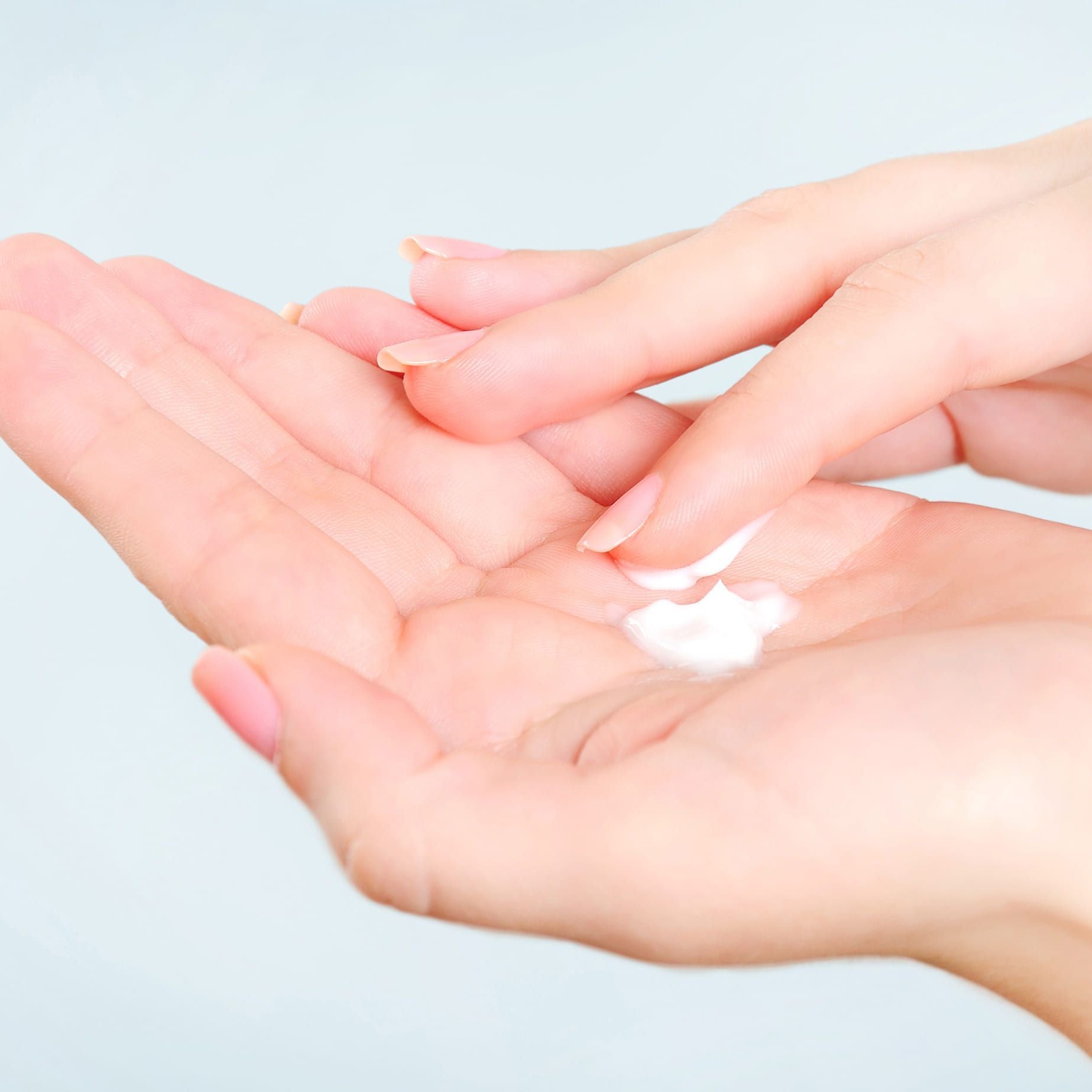 Step 1: Gently massage the shampoo on wet hair and scalp.