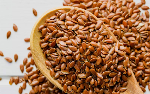 Rich in omega fatty acids, it nourishes hair and improves elasticity. Forms a lightweight, flexible film that holds shape and reduces frizz — without any crunch.